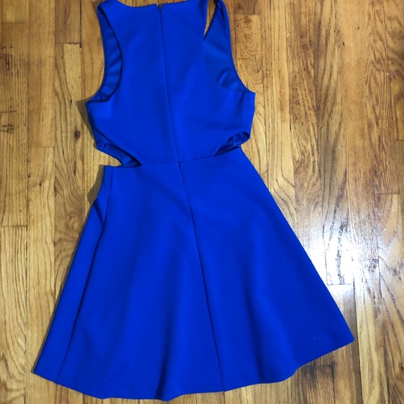 Express dress - Picture 2 of 4